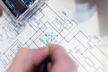 Çizim elektronik elecrto düzeninin düzenlemeleri