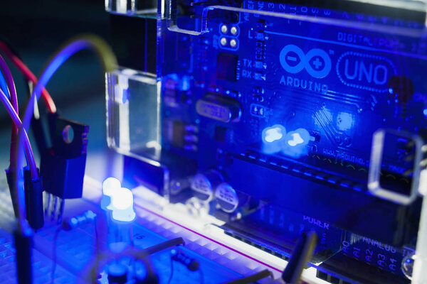 Умный микроконтроллер uno modern concept
.
