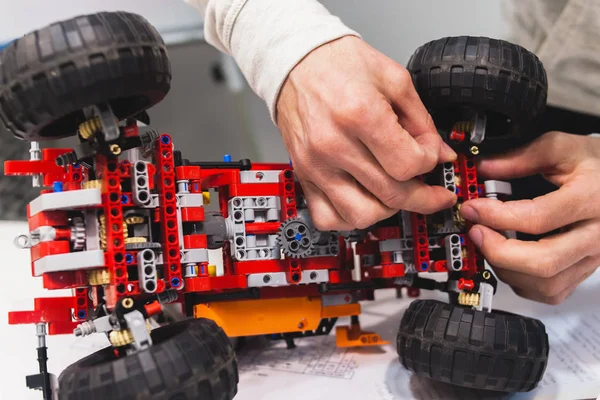 Δημιουργία μοντέρνα Μηχατρονική ρομποτικό construstor — Φωτογραφία Αρχείου