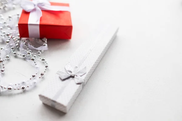 Regalo de accesorios de moda sobre fondo blanco — Foto de Stock