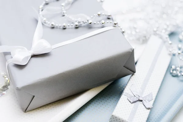 Gift box woman elegant jewelry present — Stock Photo, Image