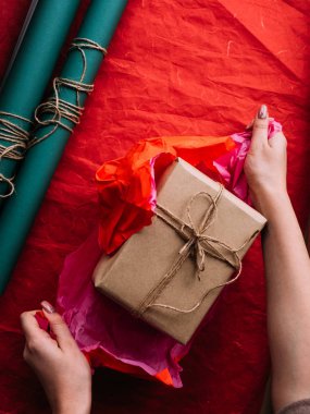 çok katmanlı bir tatil parsel ambalaj