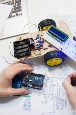 Arduino uno mikroişlemci ile robot oluşturma