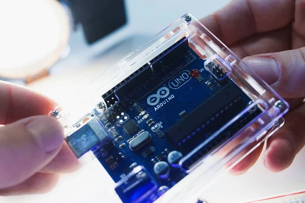 Έξυπνη μικροελεγκτή arduino uno σύγχρονη έννοια. — Φωτογραφία Αρχείου