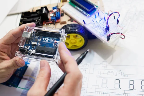 Robotics creation with arduino uno microcontroller — Stock Photo, Image