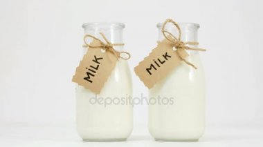 şişe süt beyaz arka plan sağlıklı alışkanlık