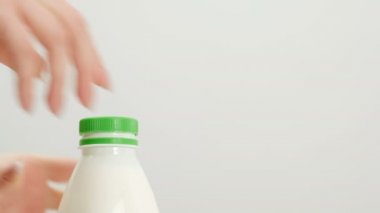 plastik şişe pour süt koruma açılmak