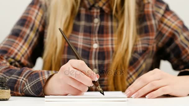 Escrita arte callografia mulher lettering — Vídeo de Stock