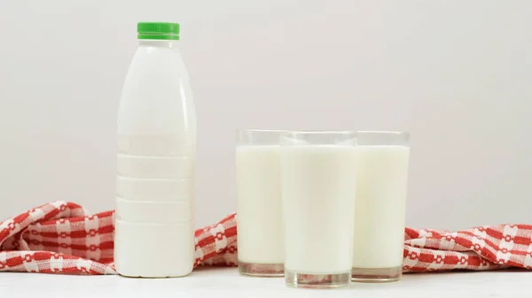 Lait frais boisson nutrition naturelle protéines de calcium — Photo