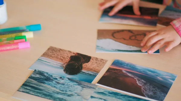 家族との海の旅を夢見る子供 — ストック写真