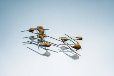 İki kutuplu elektrik Kondansatörler Mikroelektronik