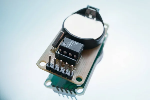 Parte eletrônica criando chip de brinquedo robótica — Fotografia de Stock