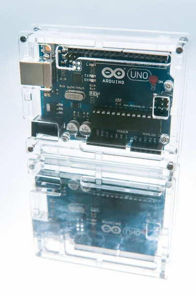 마이크로컨트롤러 Arduino 우노 브레드보드 프로세서 — 스톡 사진