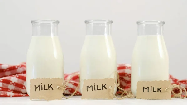Świeże mleko napój naturalny odżywianie wapnia białka — Zdjęcie stockowe