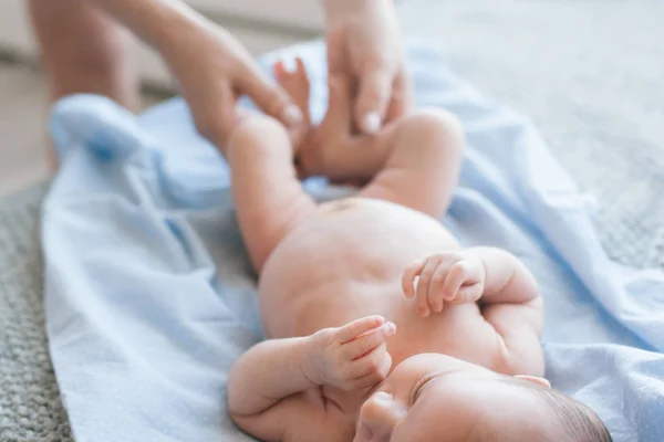 mother body massage newborn baby