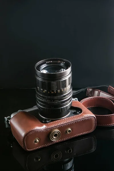Foto camera mirrorless apparatuur hipster — Stockfoto