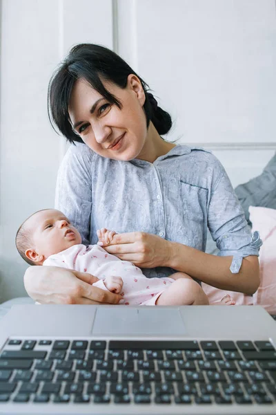 Video chattar familj kommunikationsteknik — Stockfoto