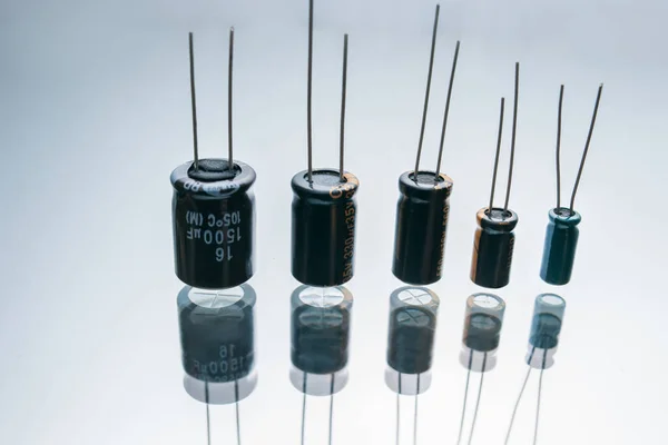 Electrodo componente condensadores eléctricos bipolares —  Fotos de Stock