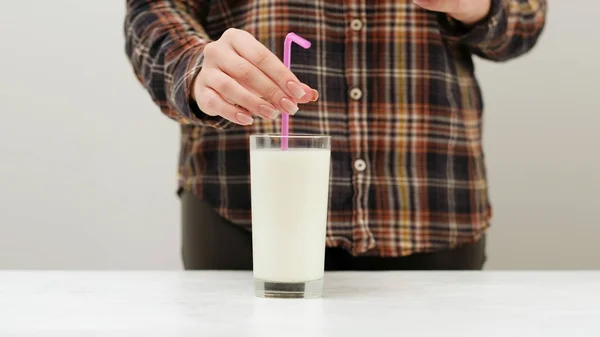 Batido de leite fresco beber cocktail de leite estilo saudável — Fotografia de Stock