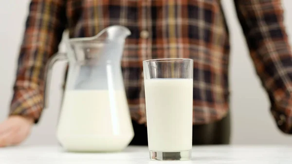 Молочный стакан органический молочный здоровый напиток кальций — стоковое фото