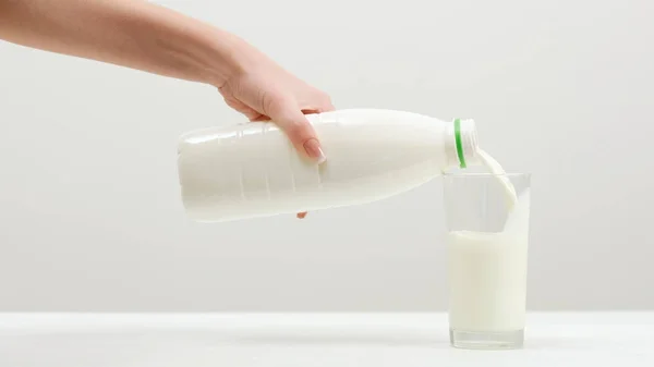 Verse zuivel melk kefir gezonde natuurlijke voeding te drinken — Stockfoto