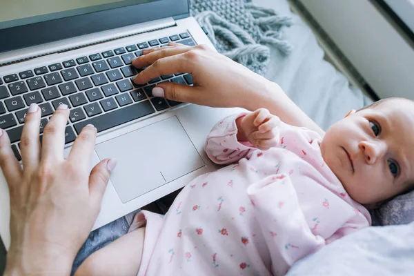 Stile di vita della moderna mamma aziendale — Foto Stock