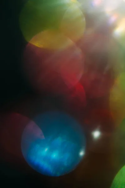 Lens flare kleurrijke abstracte bokeh licht zwart — Stockfoto