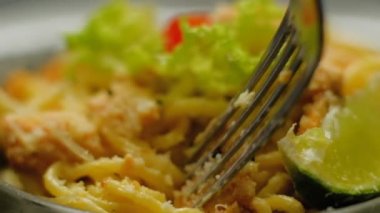 makarna yemek geleneksel İtalyan yemeği spagetti çatalı