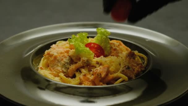 Mat stylist utsmyckning måltid laga konst perfektion — Stockvideo