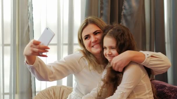 Familie Mutter Tochter Freizeit Spaß Zeitvertreib Selfie