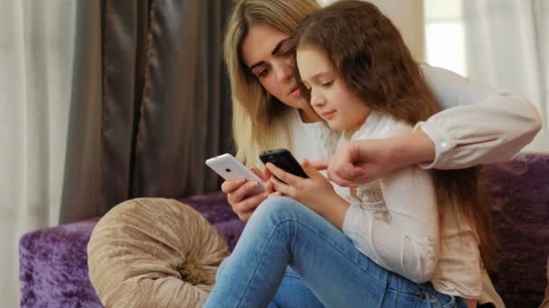 Ouderschap tijd familie tijdverdrijf moeder onderwijs — Stockvideo