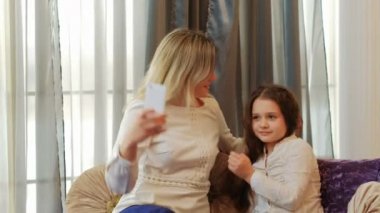 aile anne kızı eğlence eğlenceli eğlence selfie