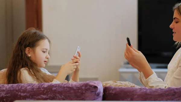 Family children problems communication technology — Stock Photo, Image
