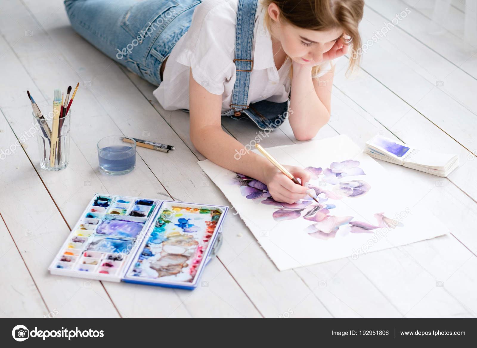 Art painting hobby leisure girl drawing picture Stock Photo by ©golubovy 192951806