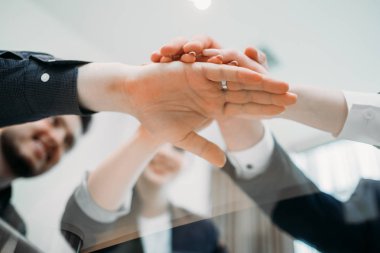 ekip çalışması birlik iş insanlar el ele tutusun