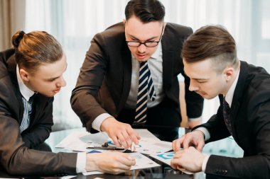 iş tartışma belge Diyagram verileri gözden geçirin