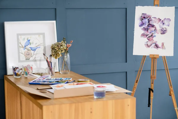 Painting class art draw watercolor design easel — Stock Photo, Image