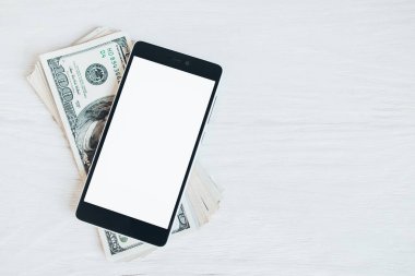 Çevrimiçi akıllı telefon Amerikan doları.