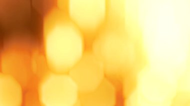 Altın bokeh ışıkları bulanık sarı parıldayan benekler