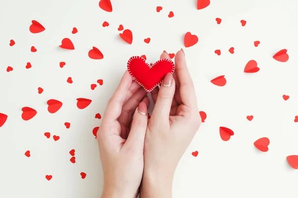 Romantic feelings hands handmade felt heart love — Stock Photo, Image