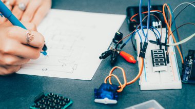 kadın elektronik mühendisliği bilim adamı aygıtı