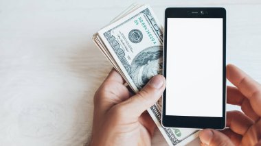 Çevrimiçi alışveriş mobil uygulaması akıllı telefon dolarları