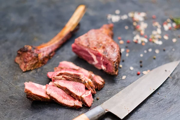 Filete cocina vaquero filete en rodajas carne de res — Foto de Stock