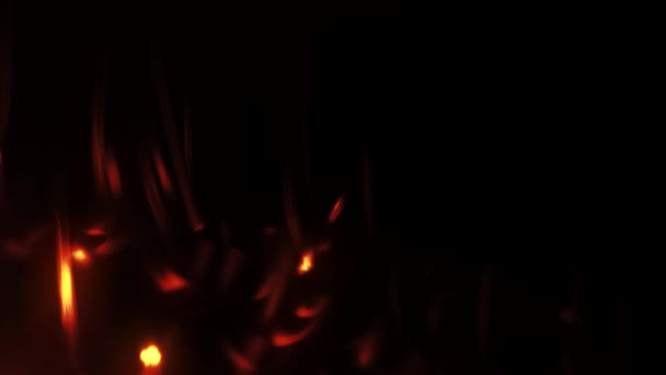붉은 오렌지색 흐릿 한 불빛이 타오르는 불꽃 — 비디오
