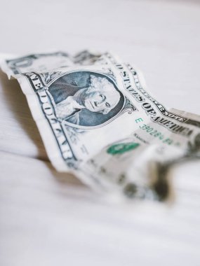 Finansal kriz iflas dolar faturasını buruşturdu