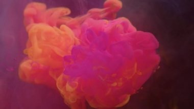 duman bulutu morumsu turuncu buharı kaplıyor.