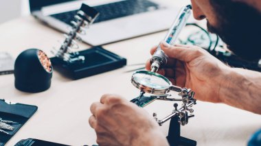 Elektronik uzmanlık mikro devreler büyüteç