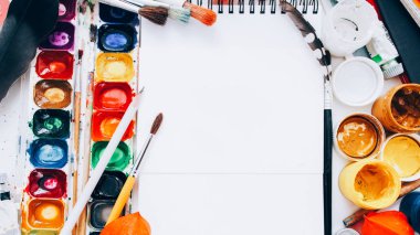 Boş not defteri sanat terapisi suluboya paleti