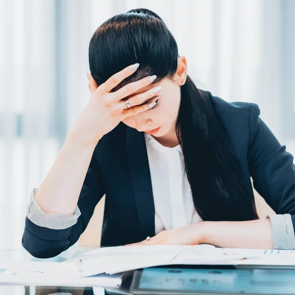 Druk deadlines benadrukt Business Woman Office — Stockfoto