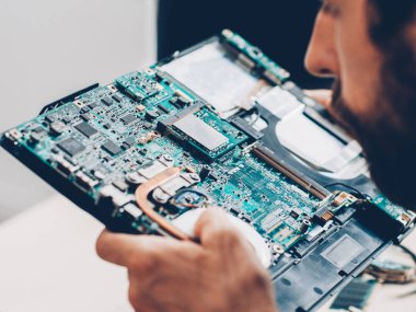 Bilgisayar destekli ana kart mühendisi laptop